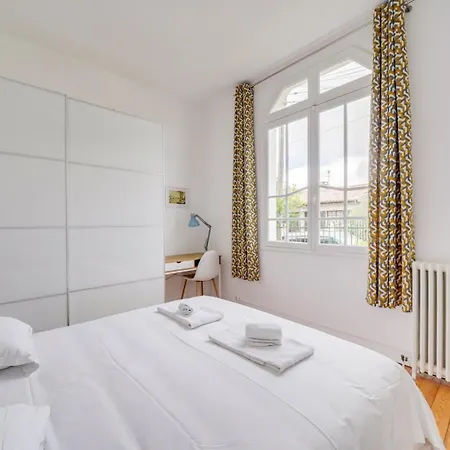 Jolie Maison Au Bouscat Avec Jardin Ле-Буска