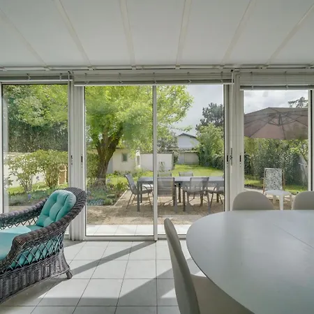 Гостевой дом Jolie Maison Au Bouscat Avec Jardin Ле-Буска